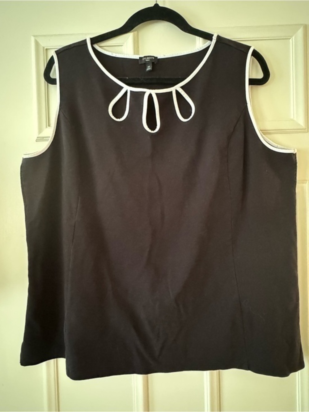 Talbots Black Sleeveless Top with White Trim Size 2x